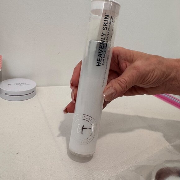 NEW It Cosmetics Makeup Lot Includes Brushes Bye Bye Pores Powder Brow Power Per - Picture 16 of 16